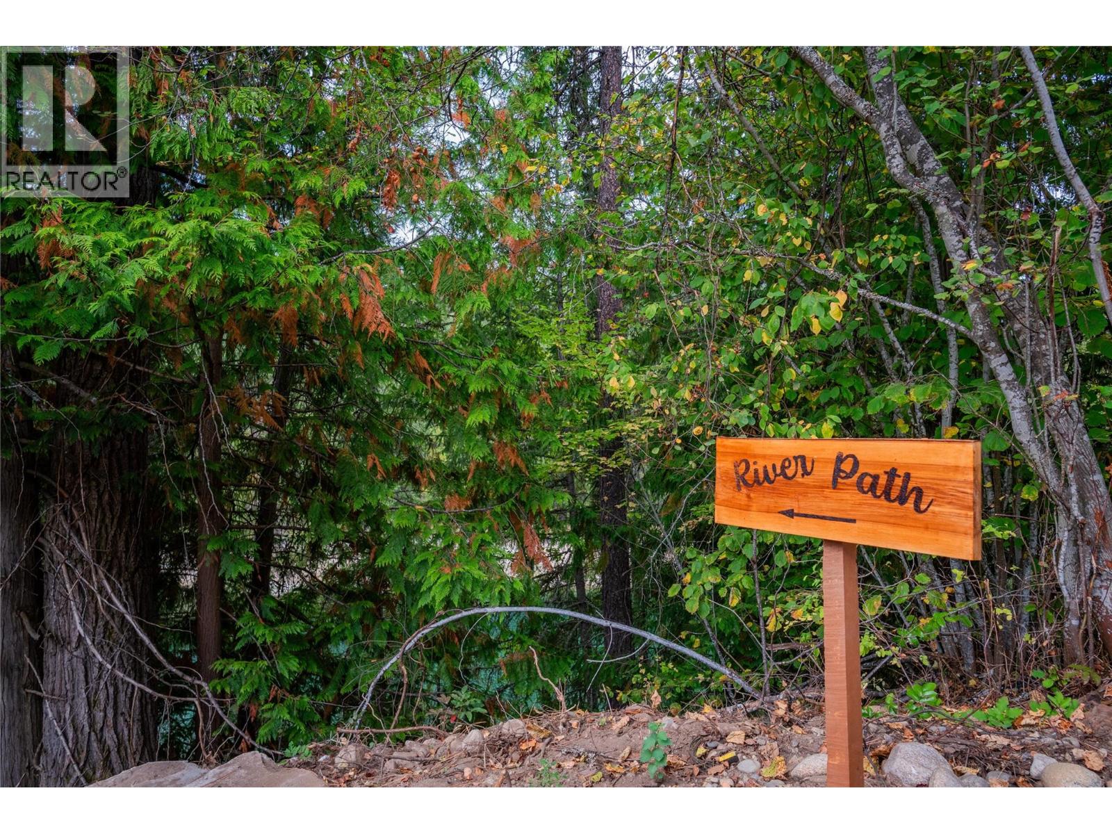 Sign that leads you to the rivers path.