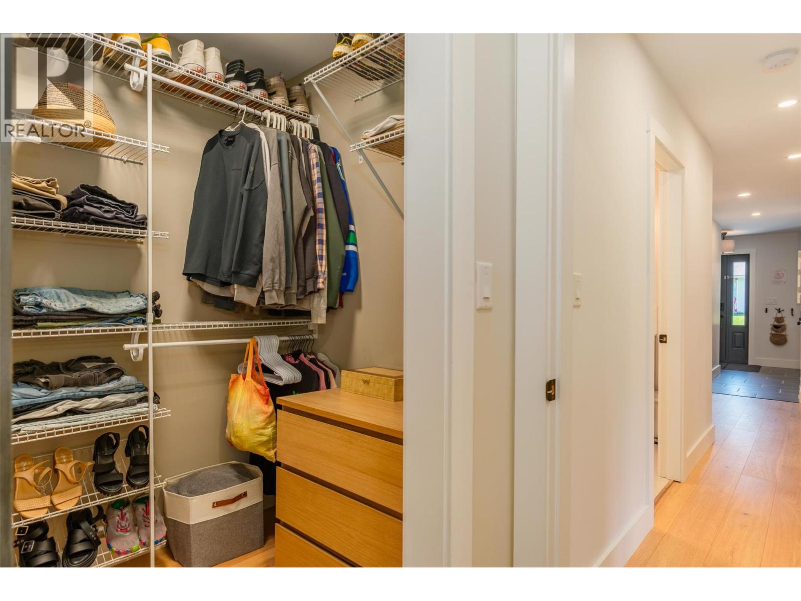 Walk-in Closet