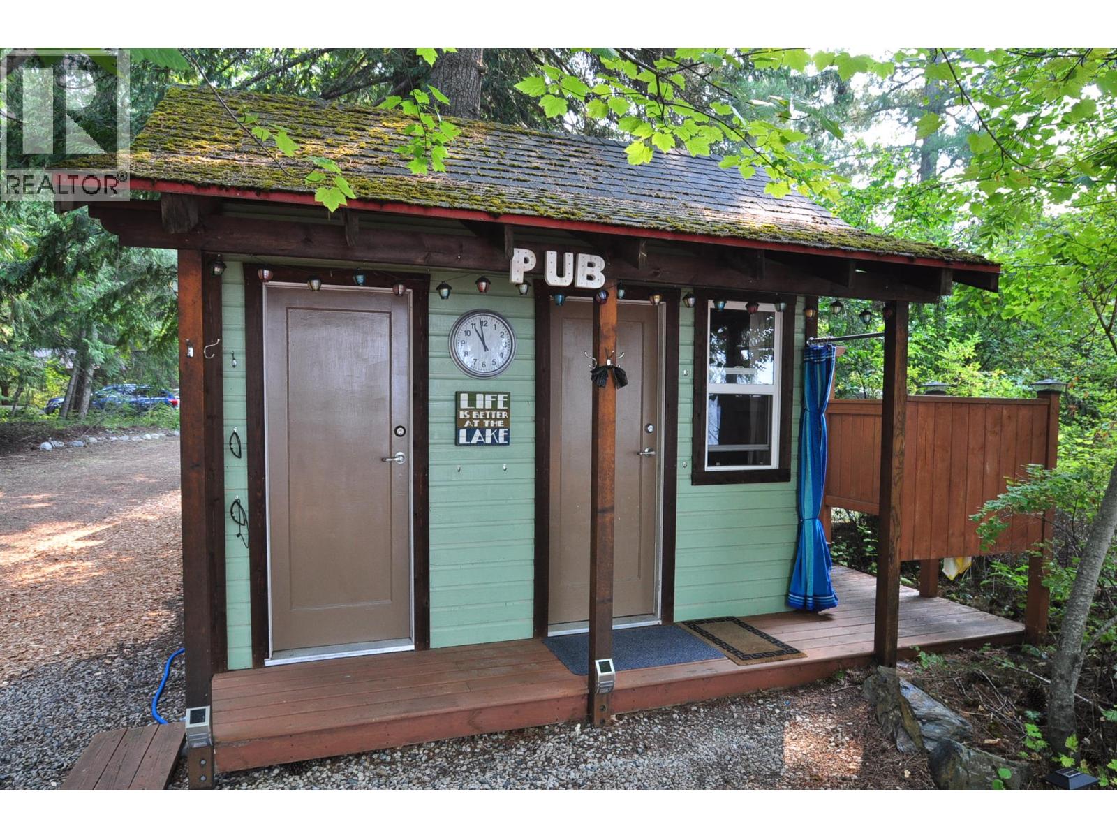 Bathhouse and washroom