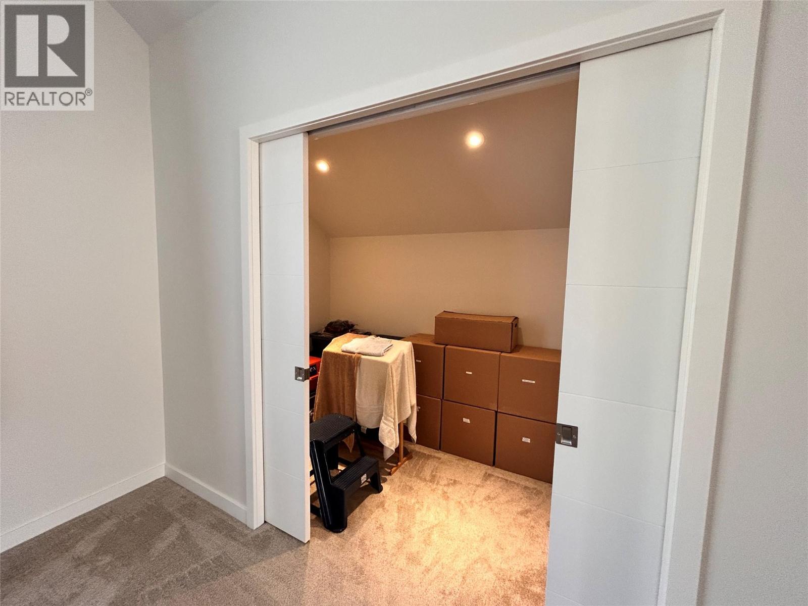 walk -in closet