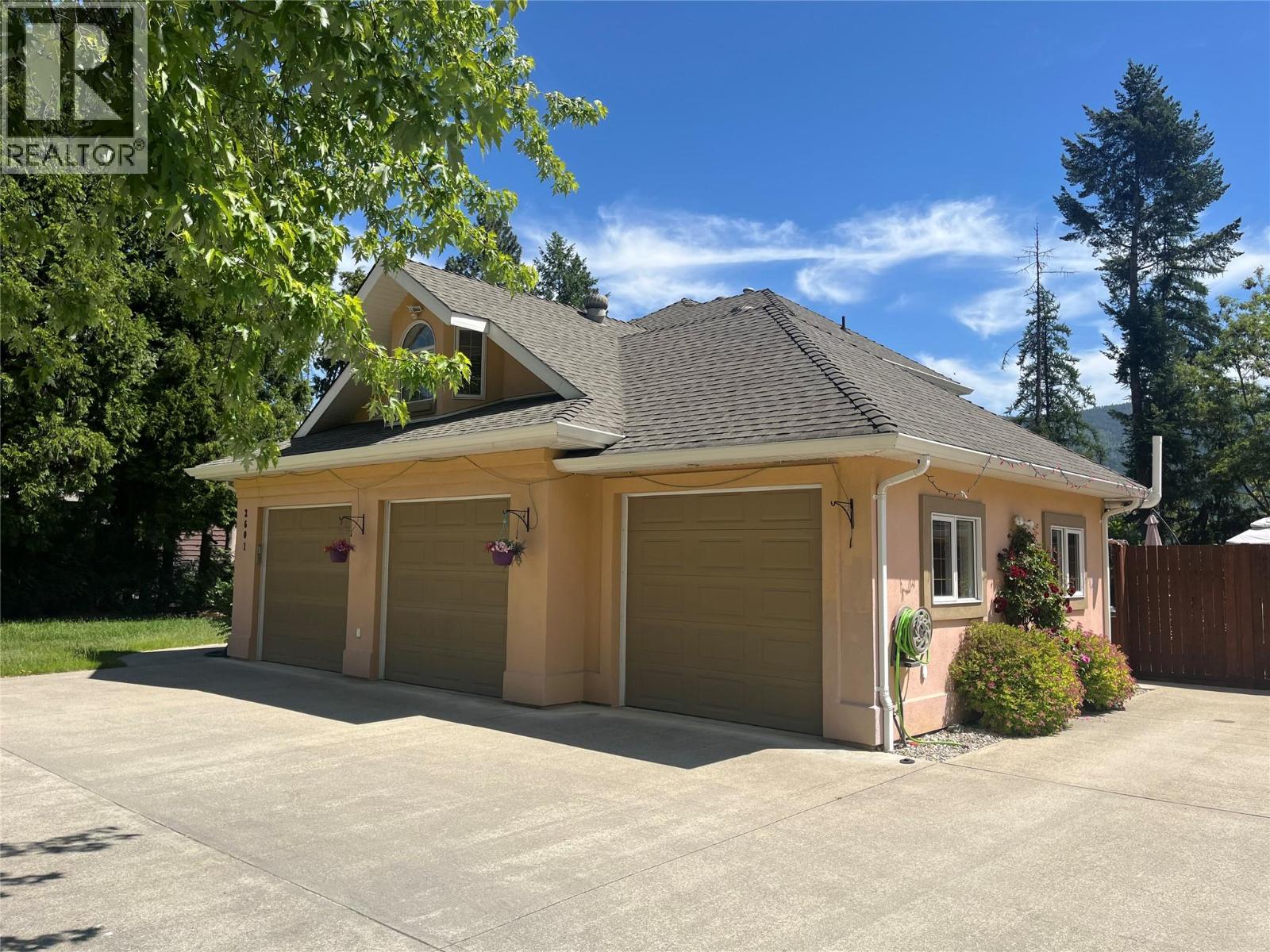 Triple Garage
