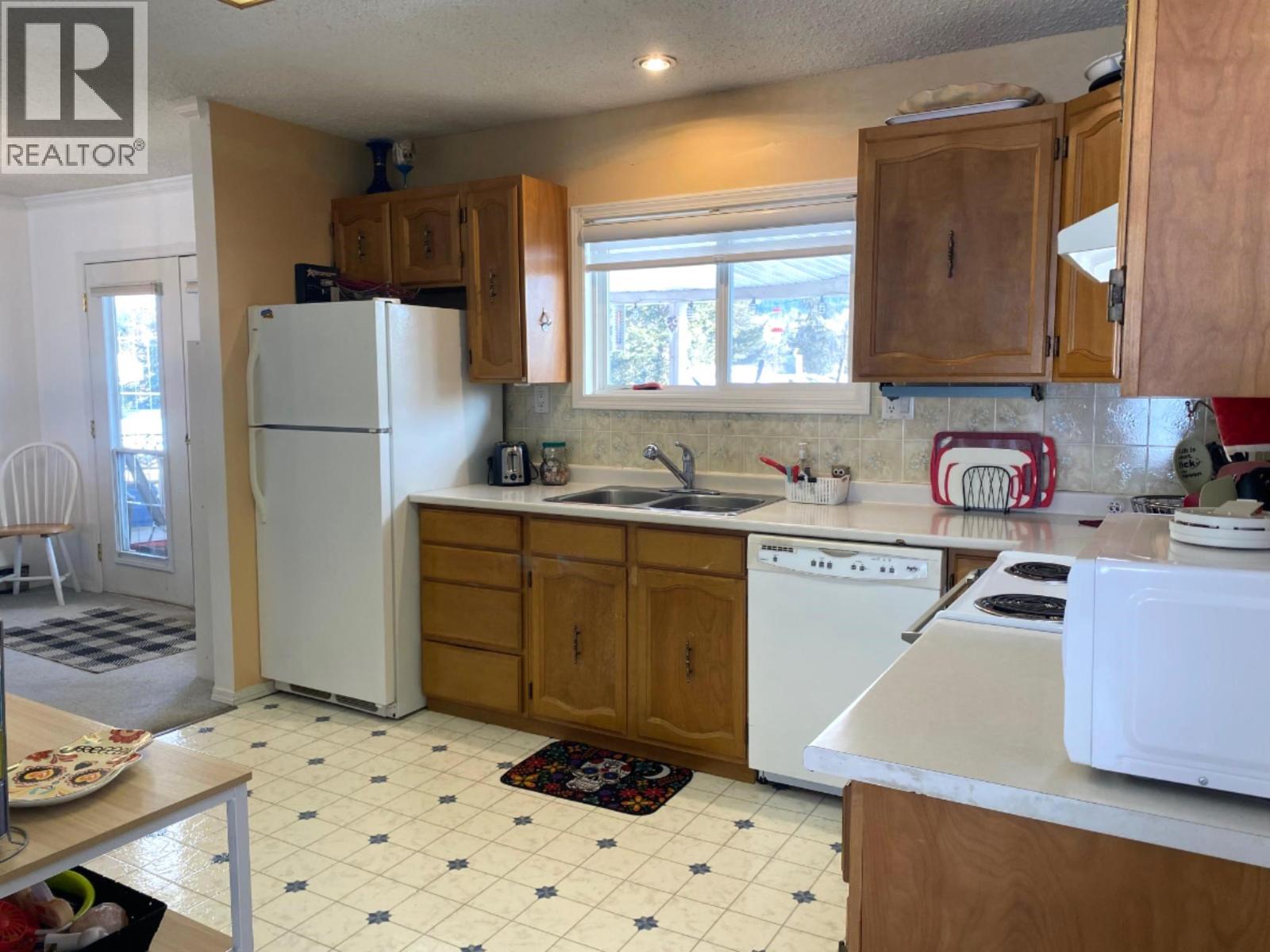 Kitchen with lots of cupboards