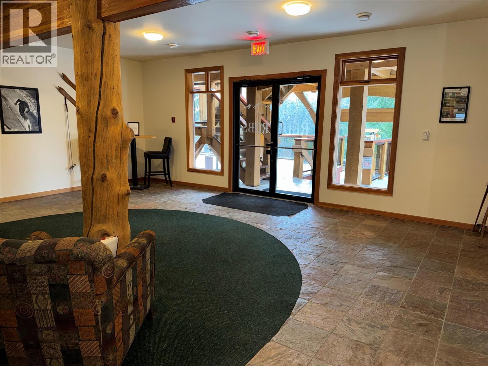 Main Foyer/ Sitting area