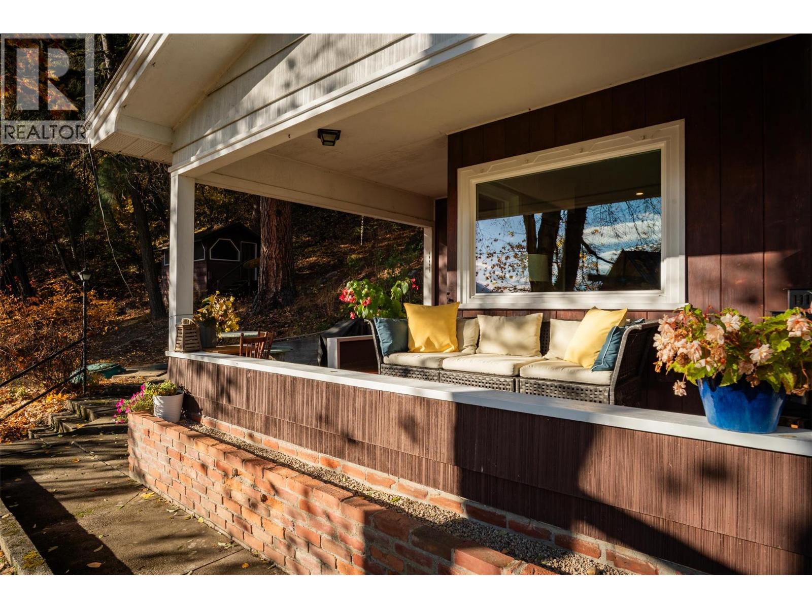 Wrap around deck with great sun exposure