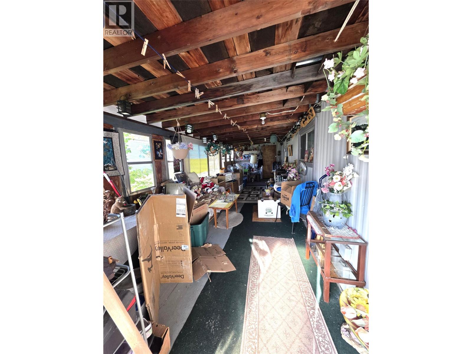 Bonus, enclosed sun room