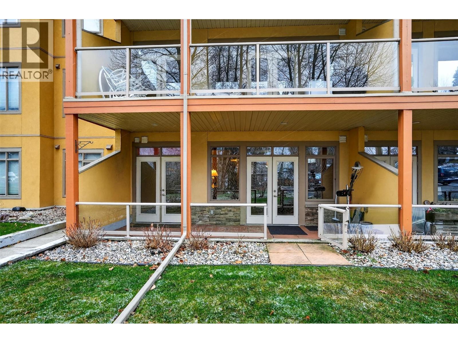 Covered patio and private entrance