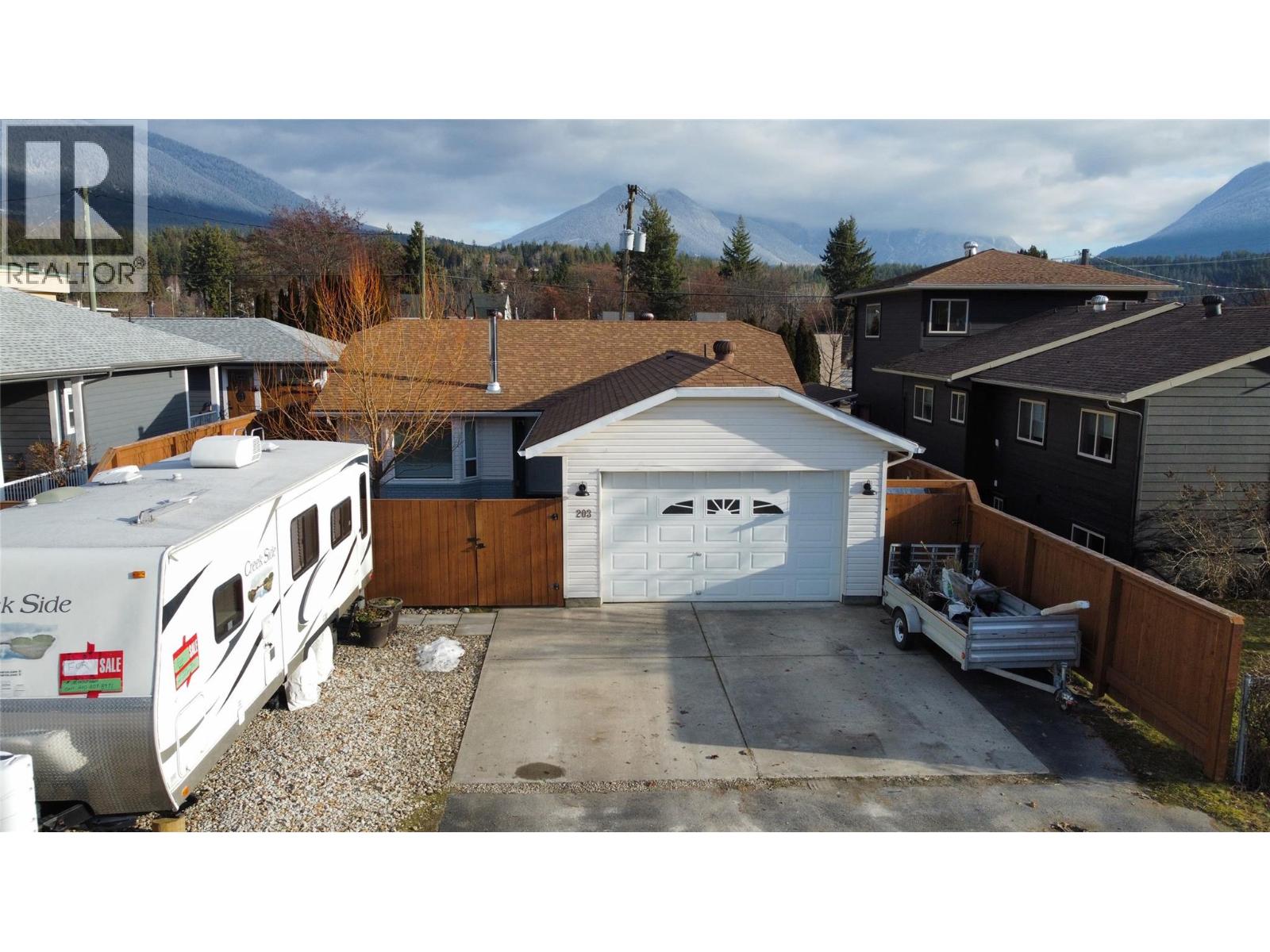 Welcome to 203-7th Ave Nakusp!
