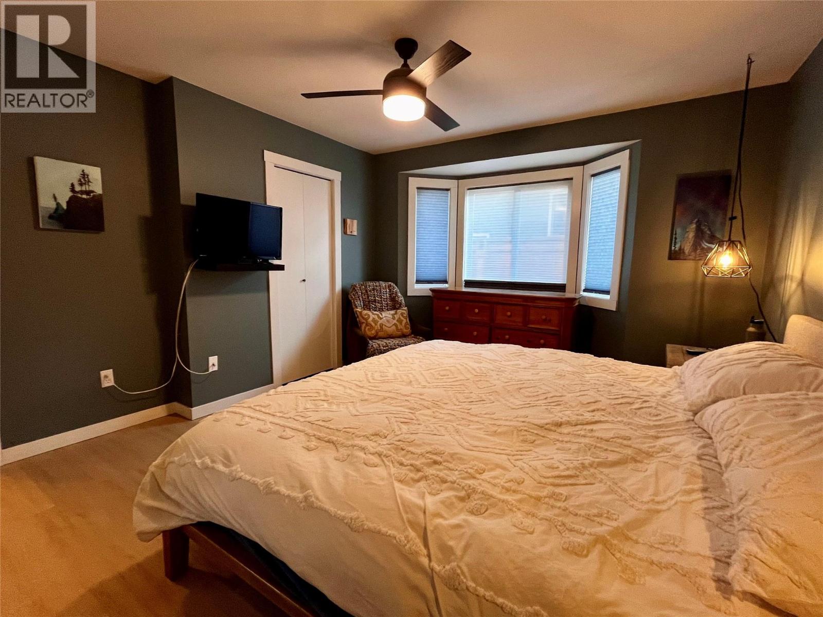 Primary bedroom has generous sized walk in closet. New ceiling fan