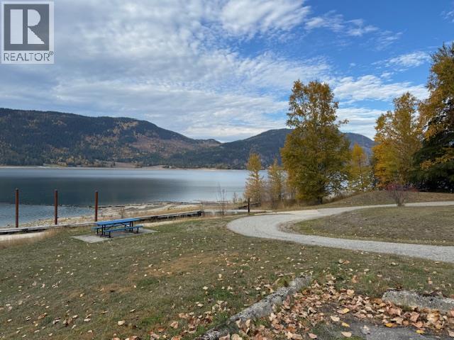 Very short distance to Arrow Lake