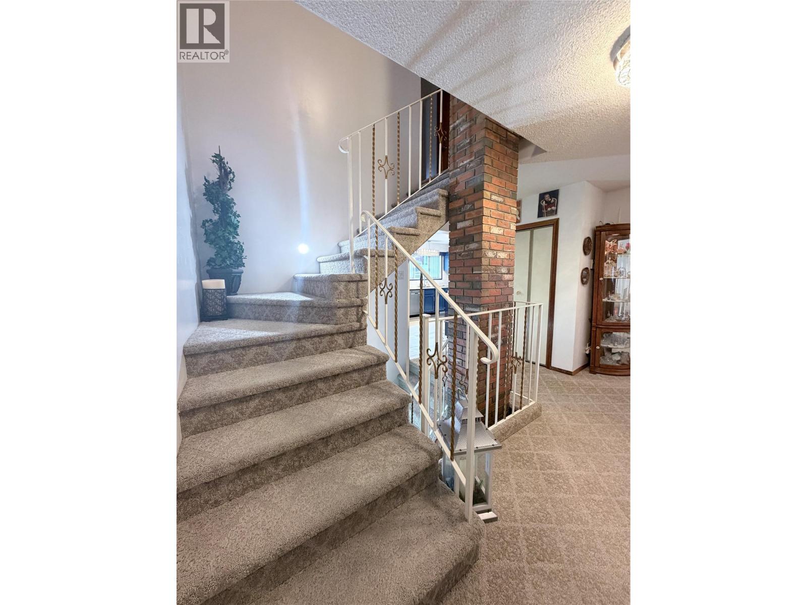 Main level Stairs Up