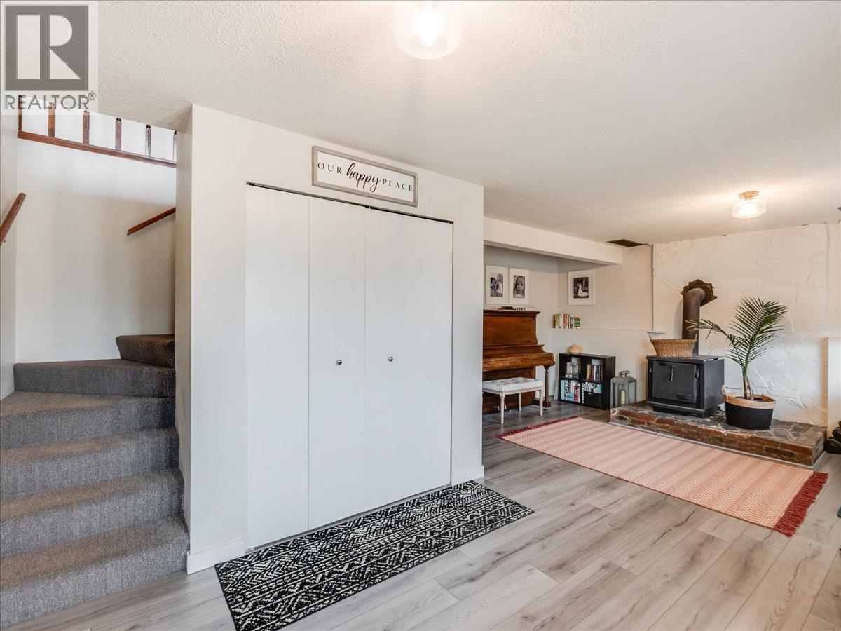 Main floor entry & bonus space