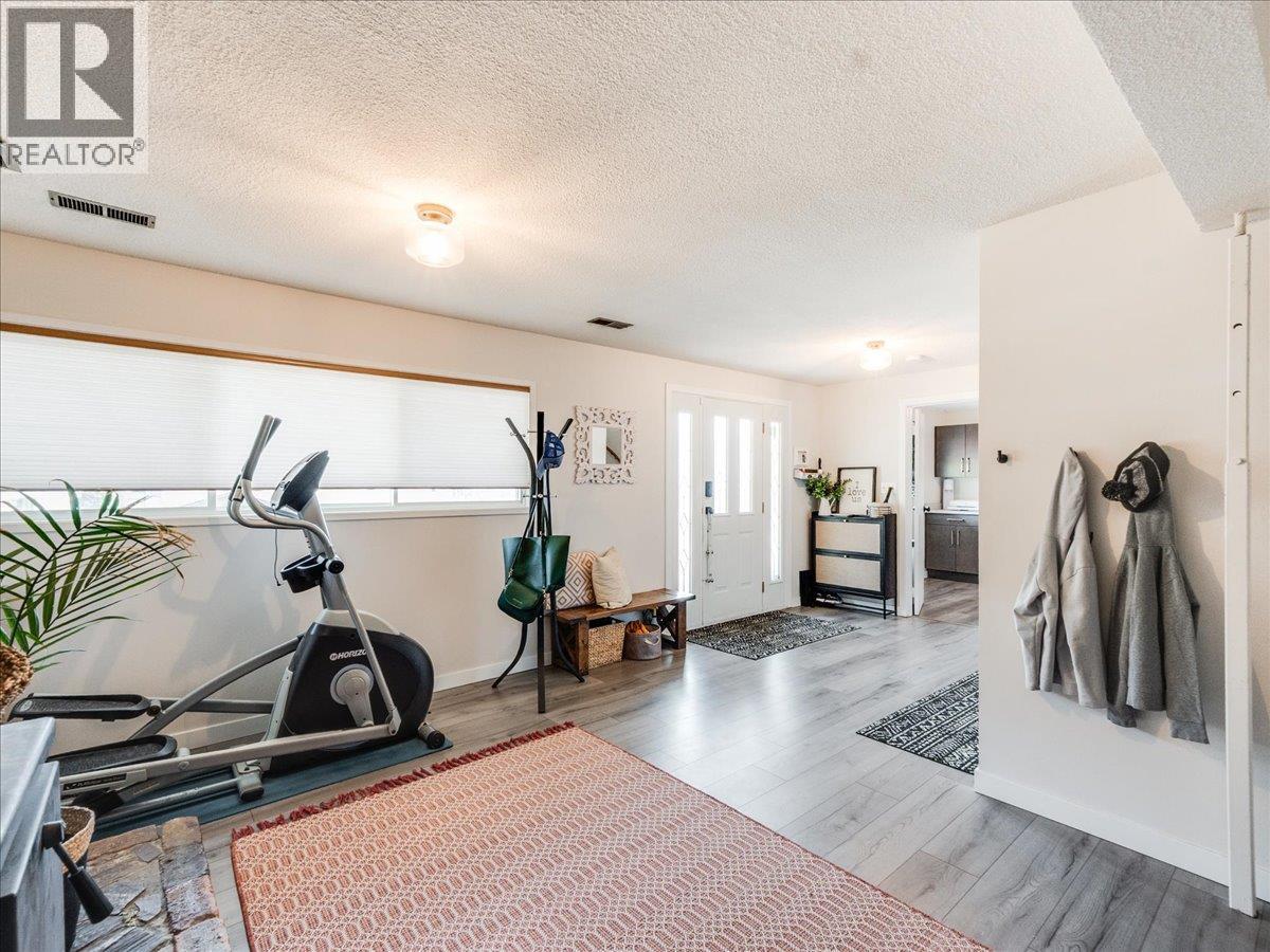 Main floor entry & bonus space