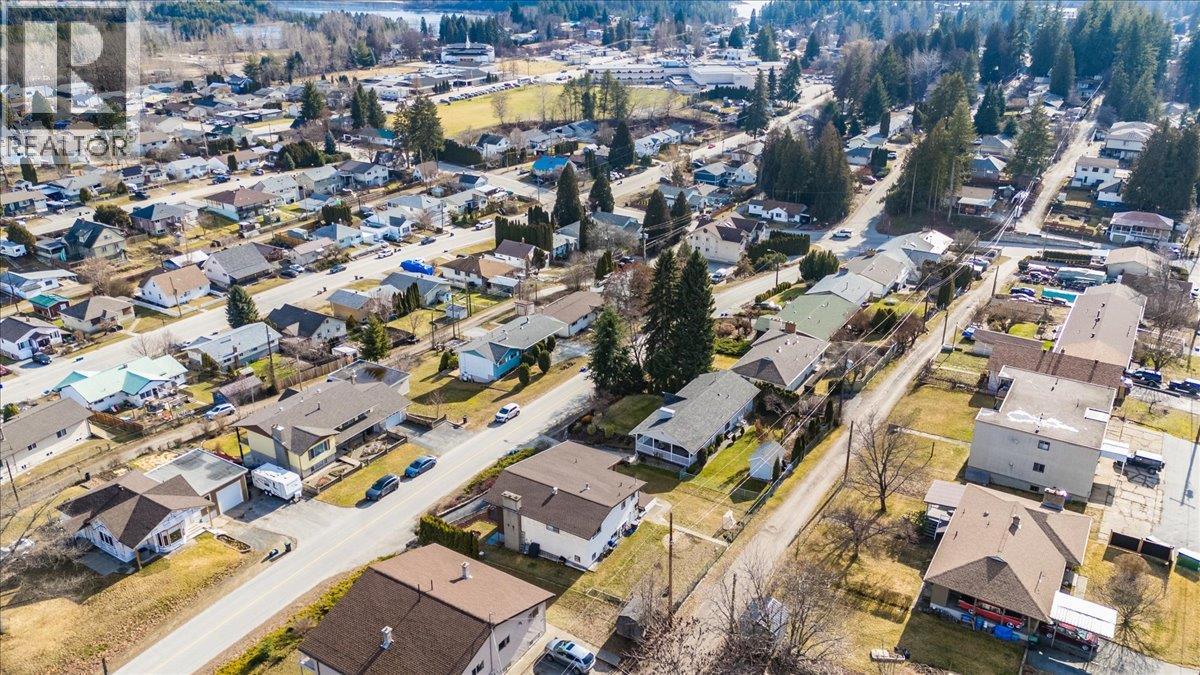 Walking distance to elementary & high schools