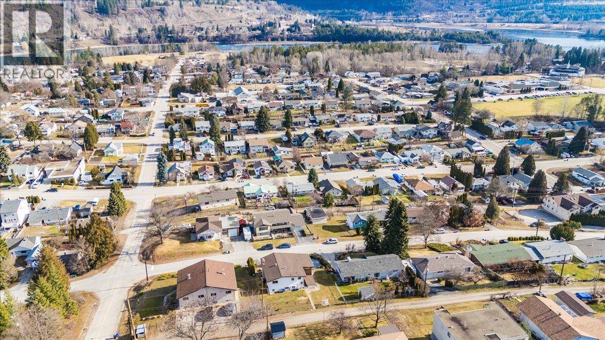 Walking distance to elementary & high schools