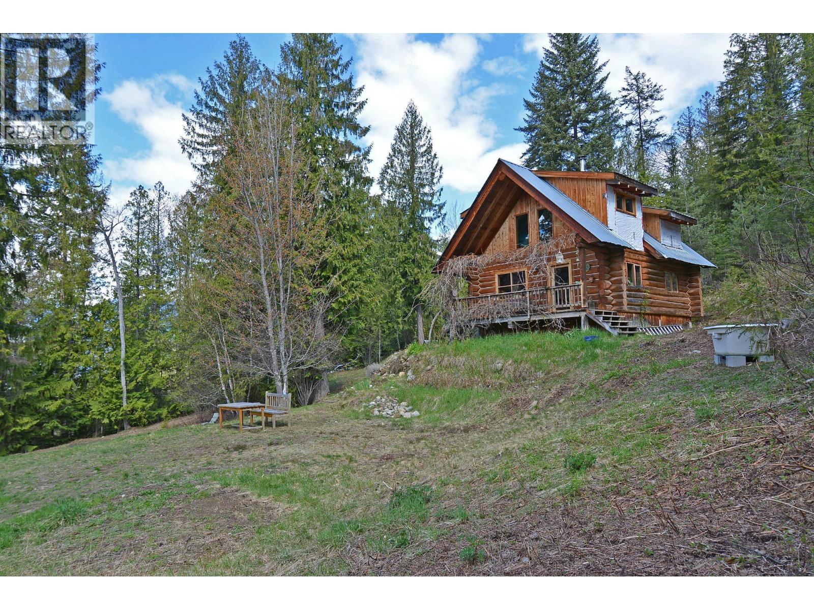Log home on upper part of the land