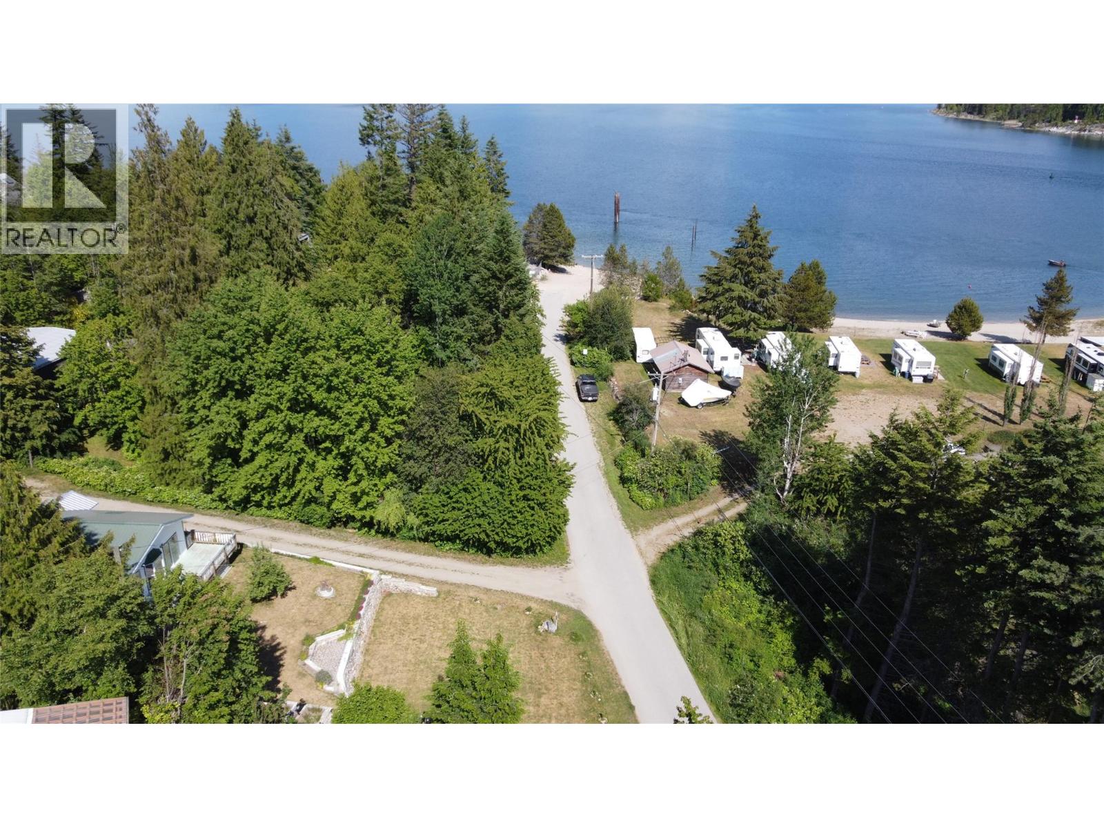 1/2 block away to Kootenay Lake