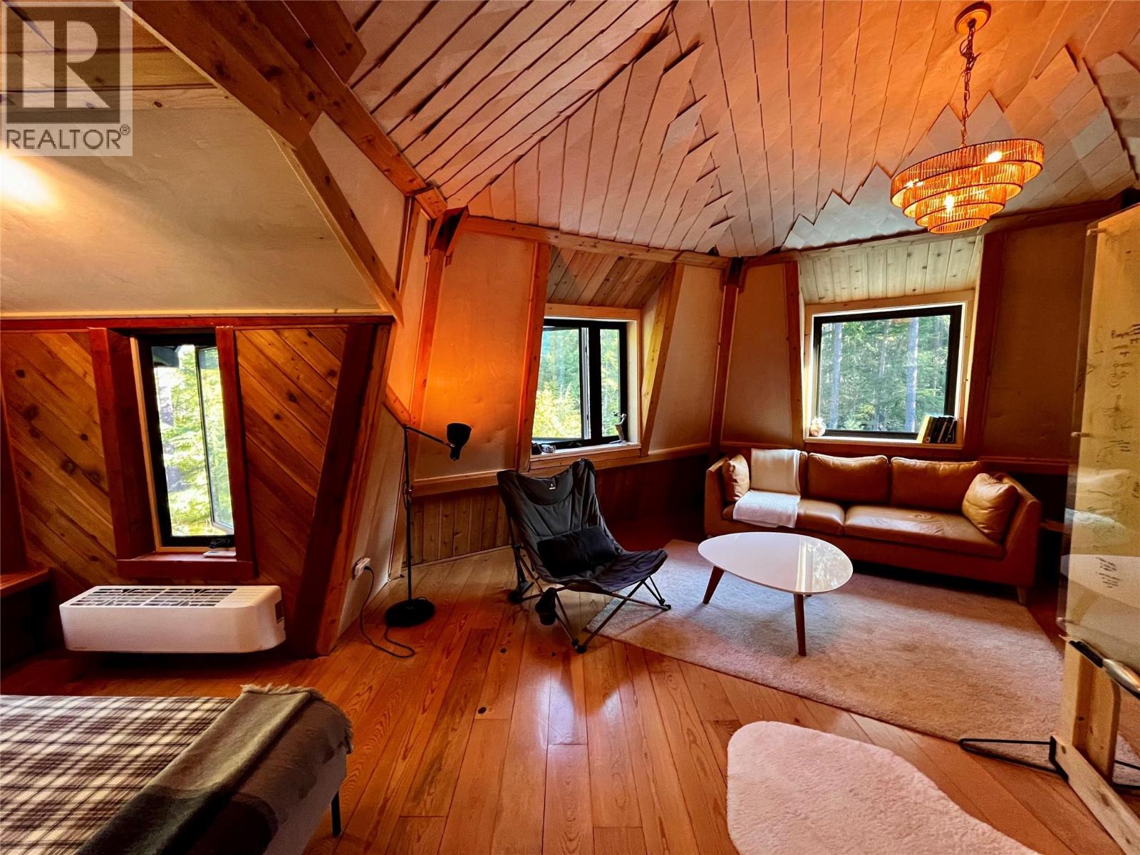 Studio, office or secondary bedroom