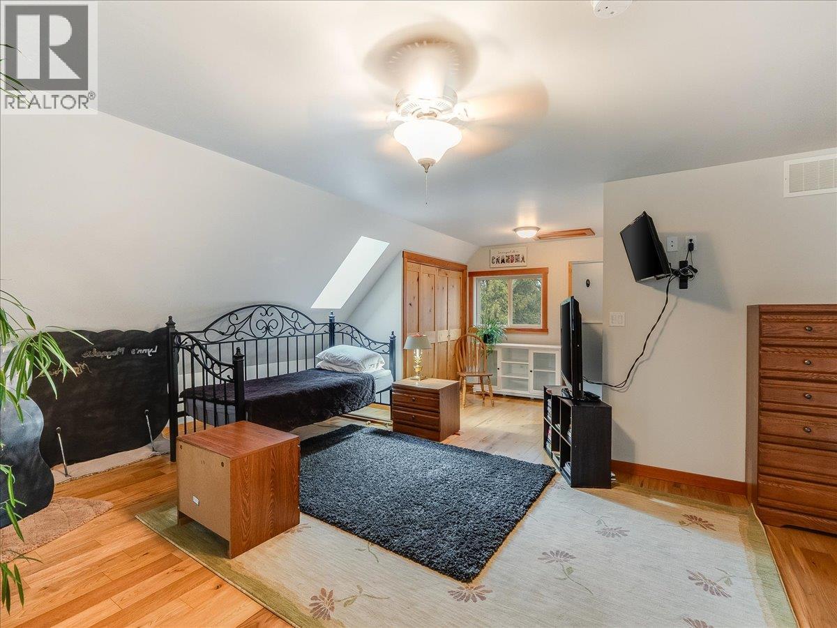 loft (primary bedroom)