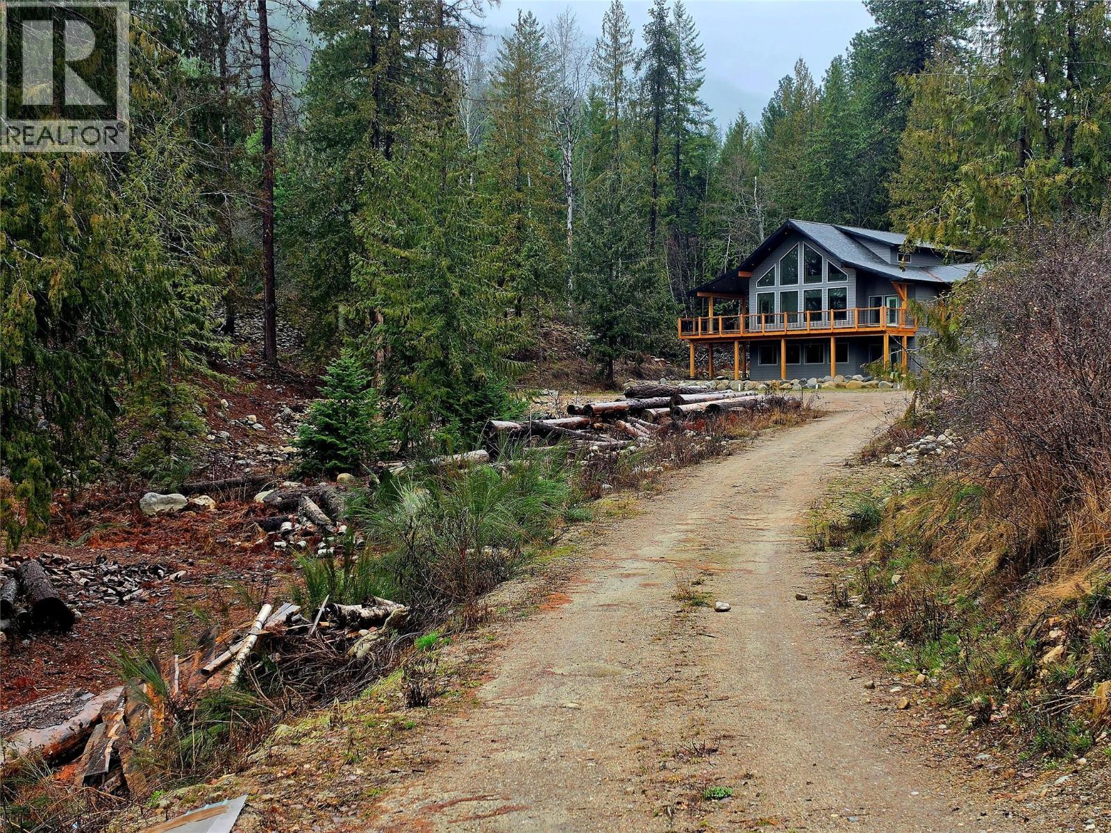 Set back from road for maximize privacy