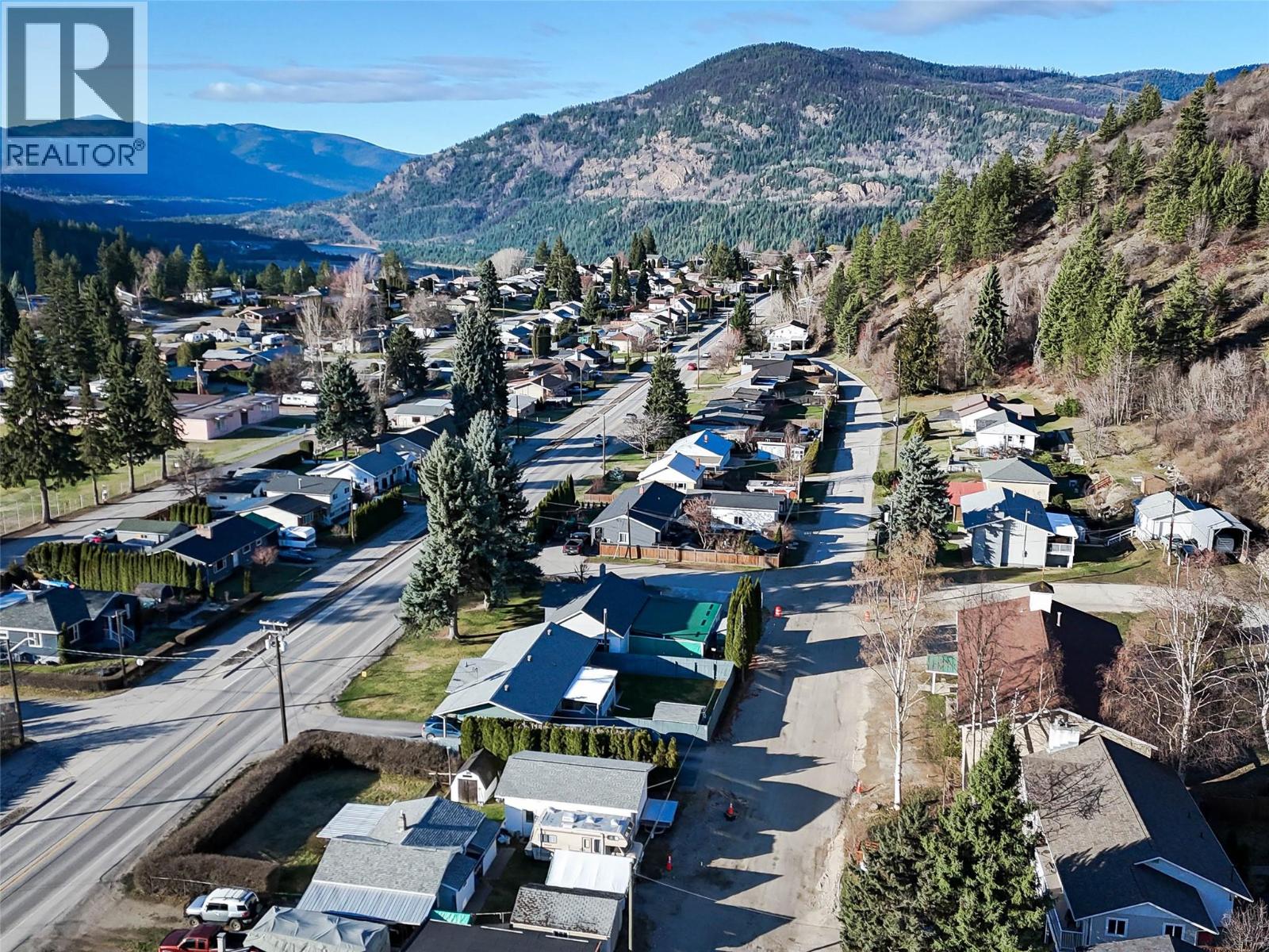 Birdseye view of property