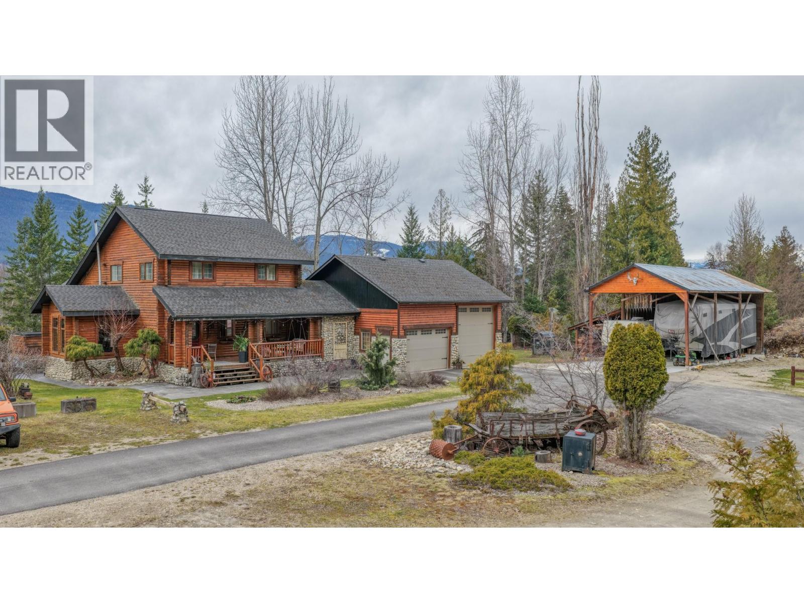 Welcome to 1495 Highway 6 Nakusp