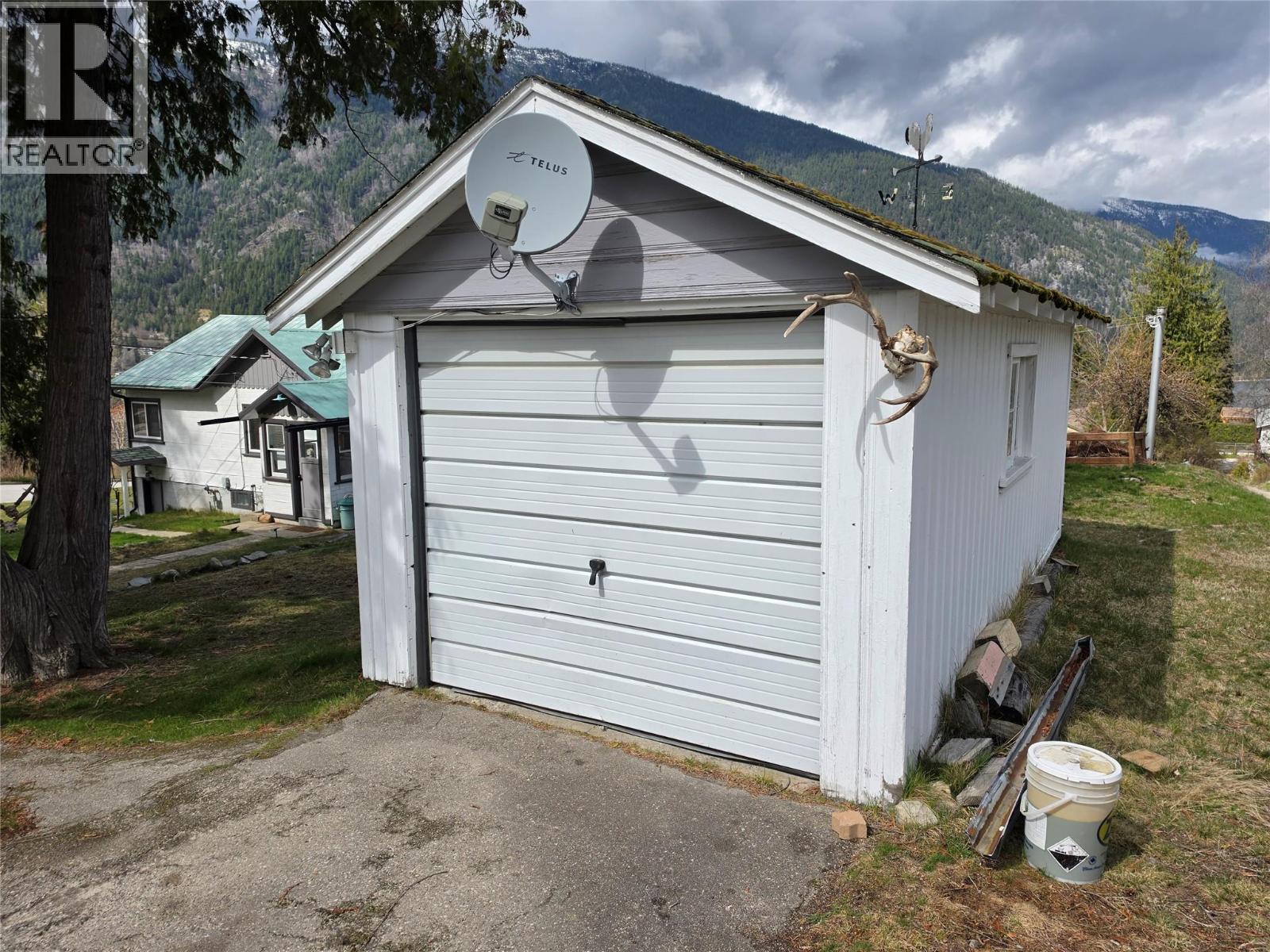 small detached garage