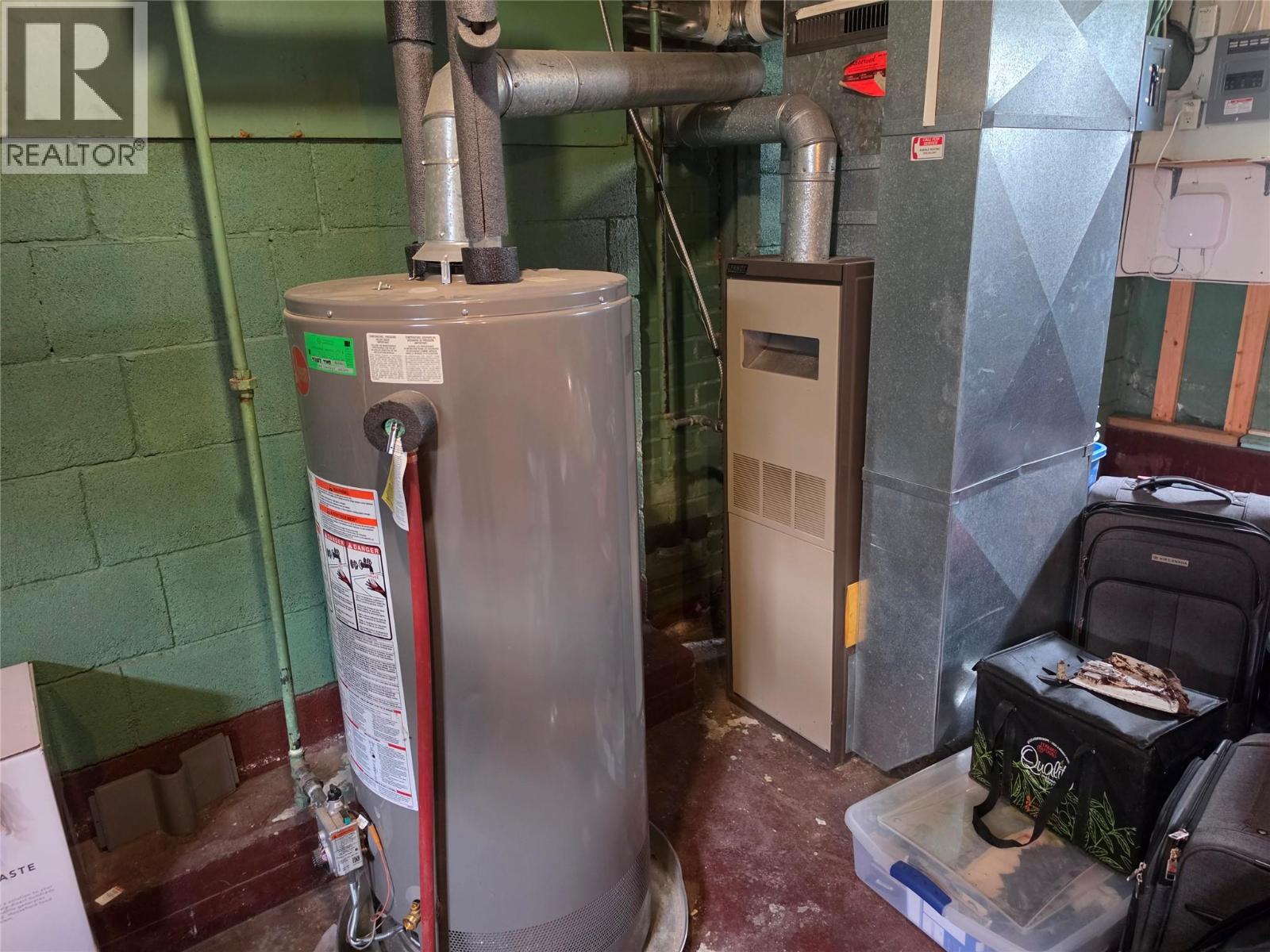 Gas furnace and hot water tank