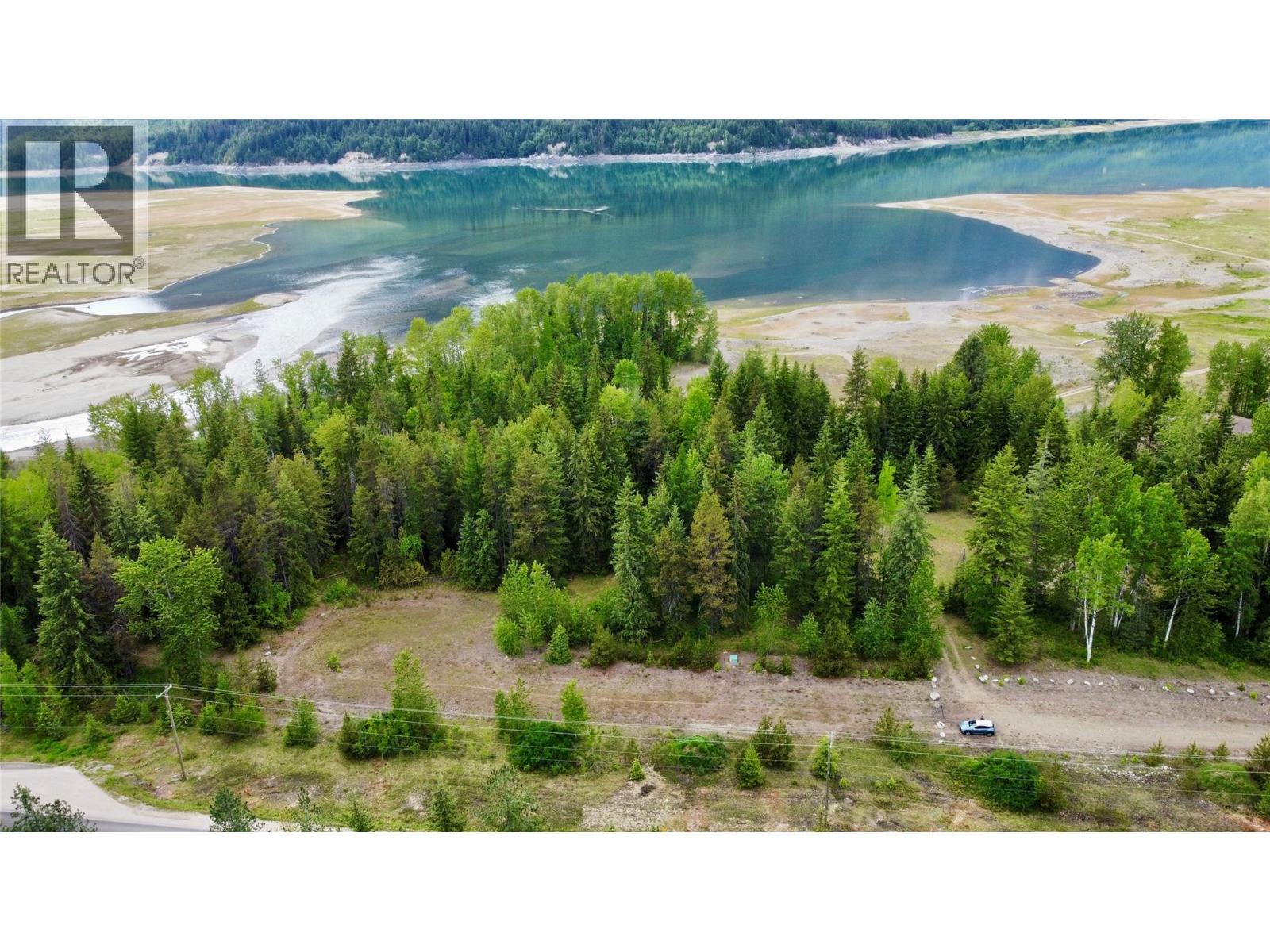 Beach combing, fishing, paddling, eagles soaring-this is a beautiful area.