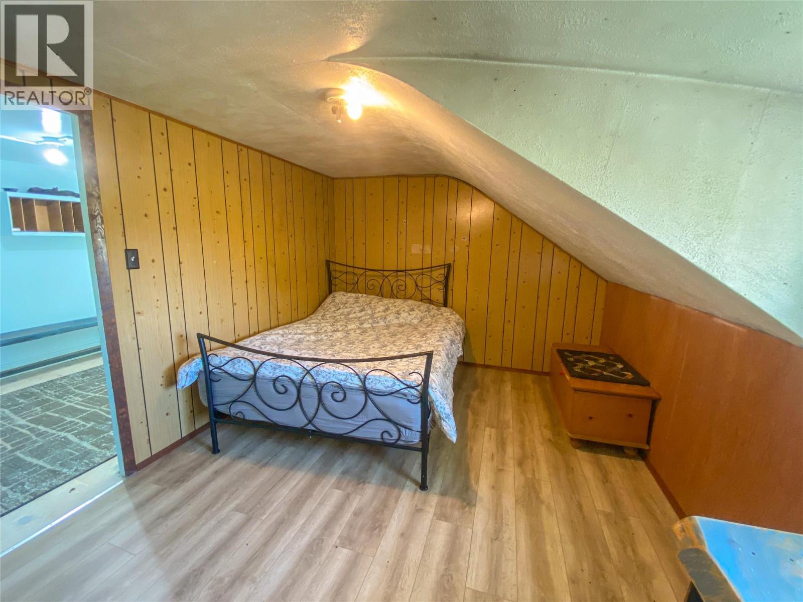 Upper floor bedroom 2