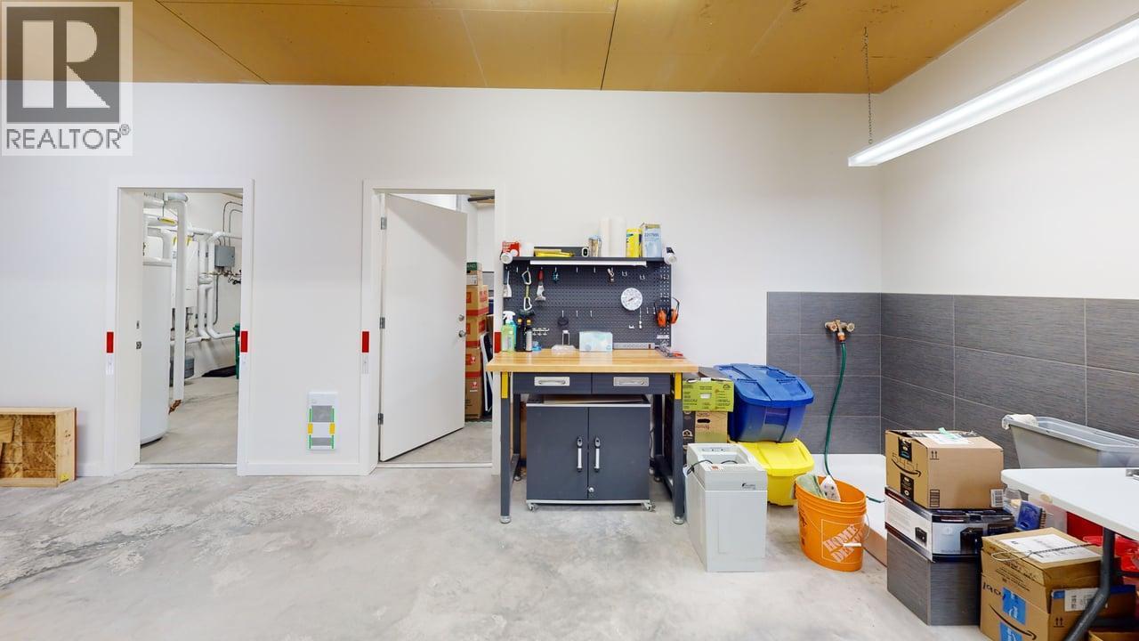 plenty of cabinet space