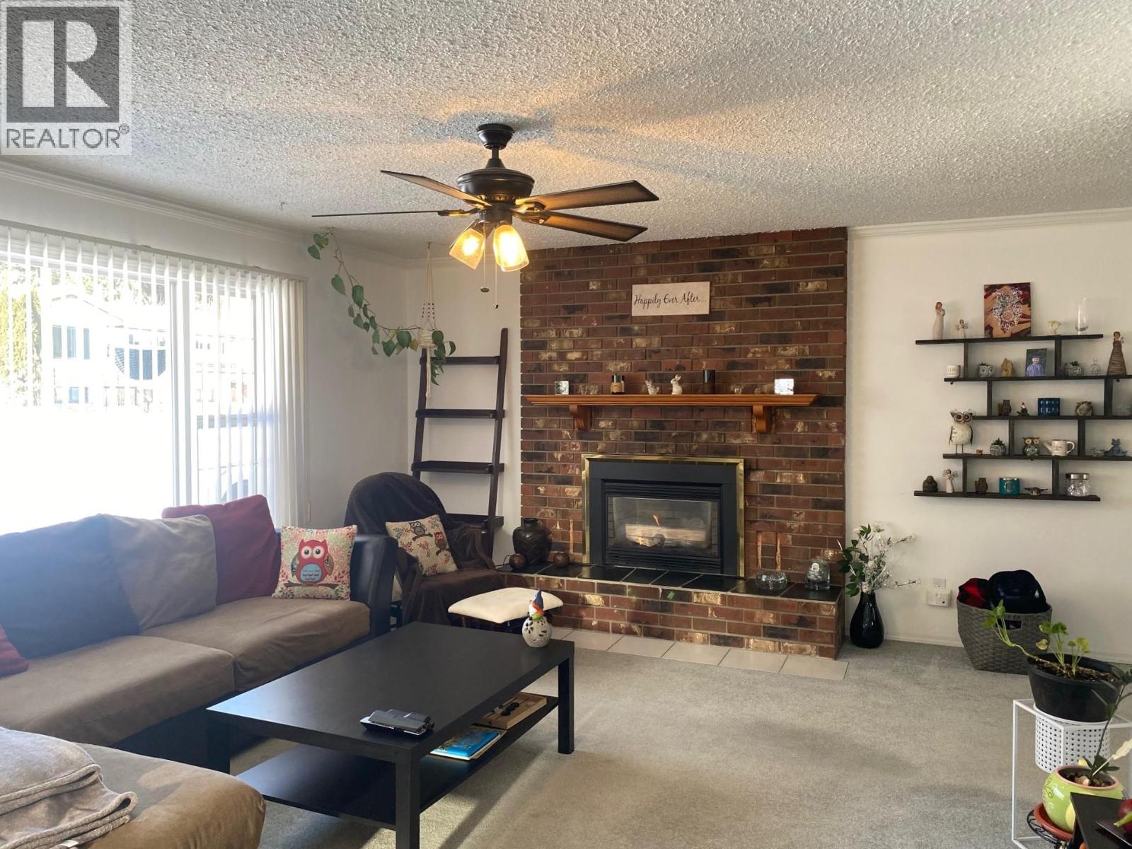 Bright and spacious living room