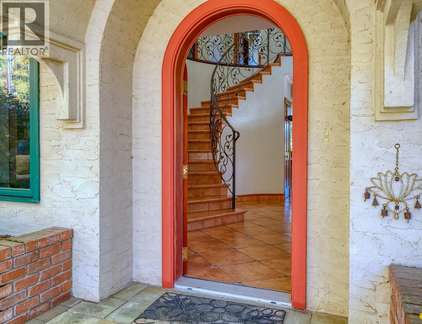 Gorgeous character archways.