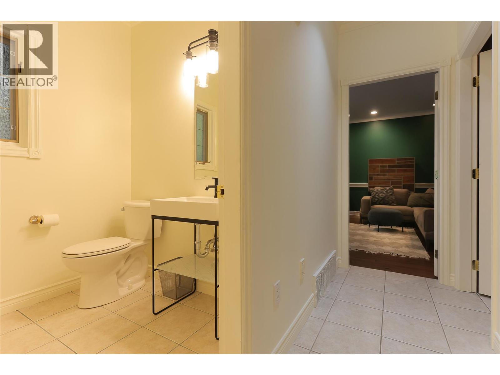 1/2 Bath