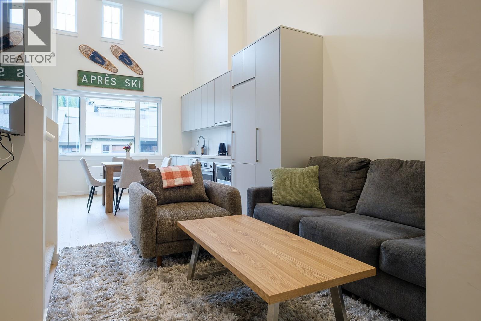 Living Room (Pull Out Couch)