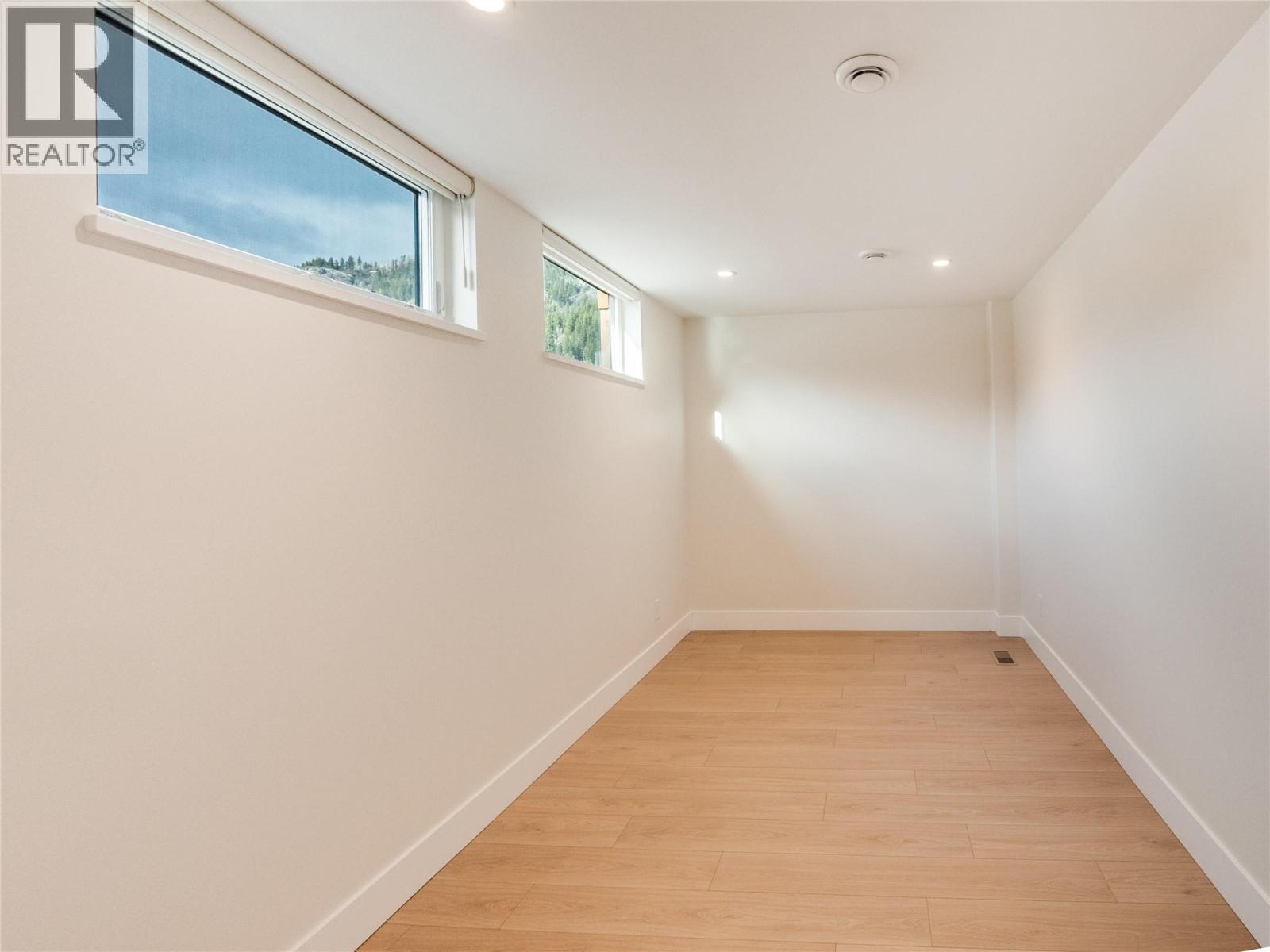 Flex room off garage