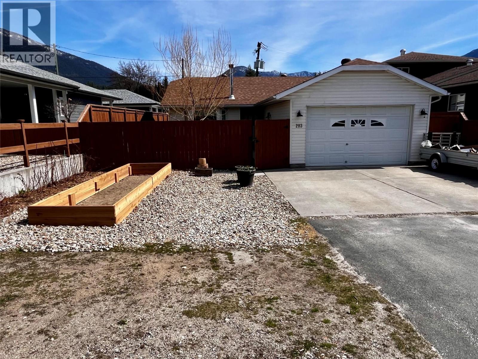 Lots of parking (or extra gardening!)