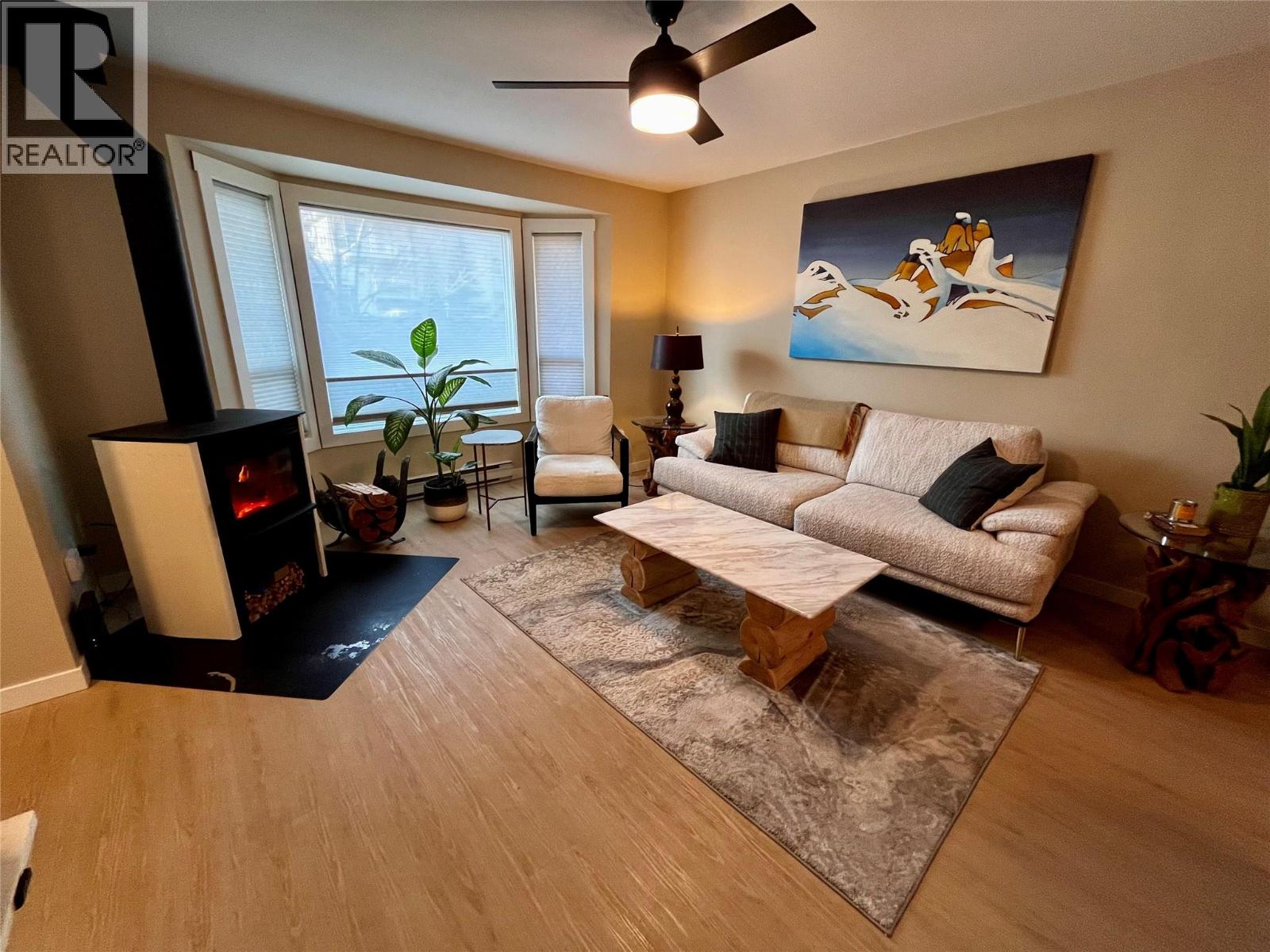 New vinyl plank flooring throughout