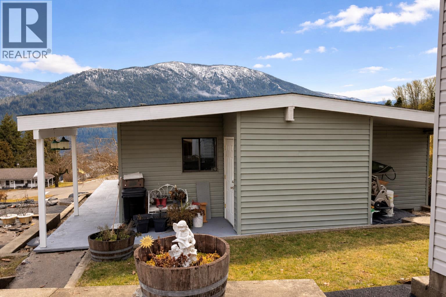 Garage and Work Shop