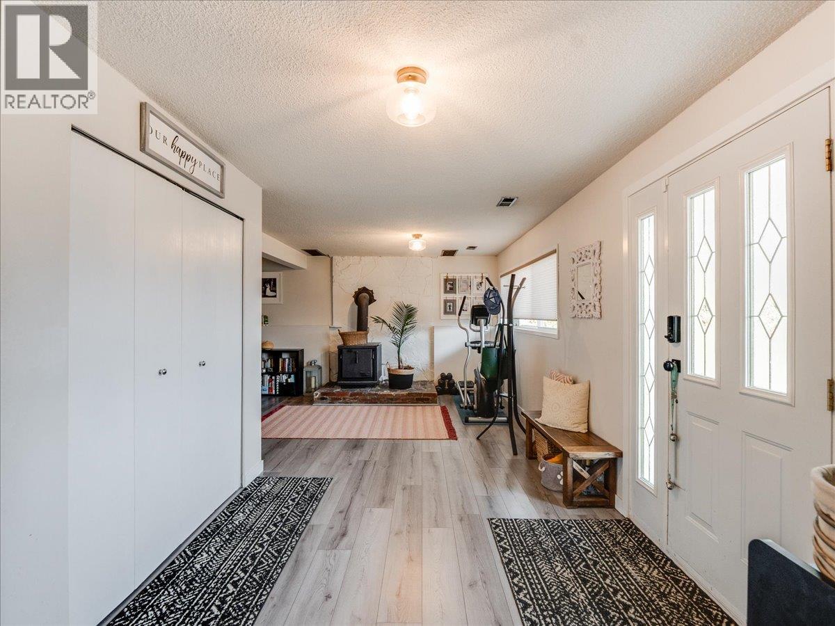 Main floor entry & bonus space