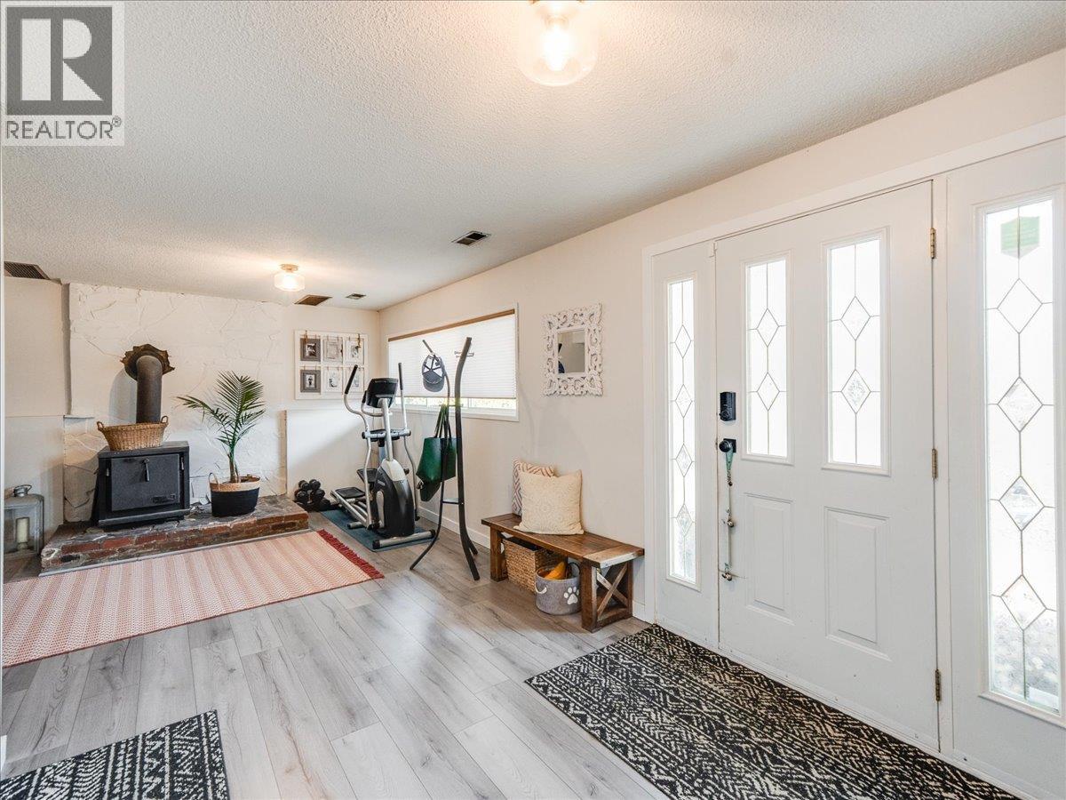 Main floor entry & bonus space