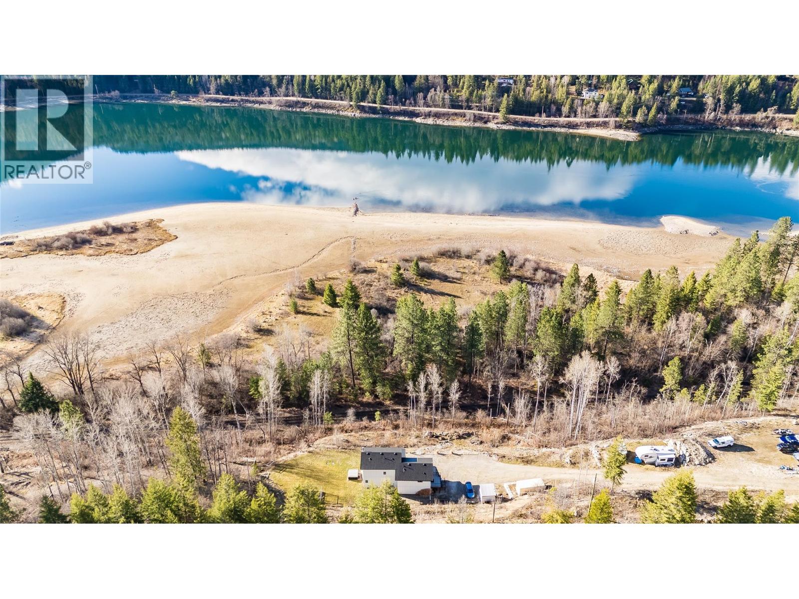 Walk to the water in a few minutes from your house