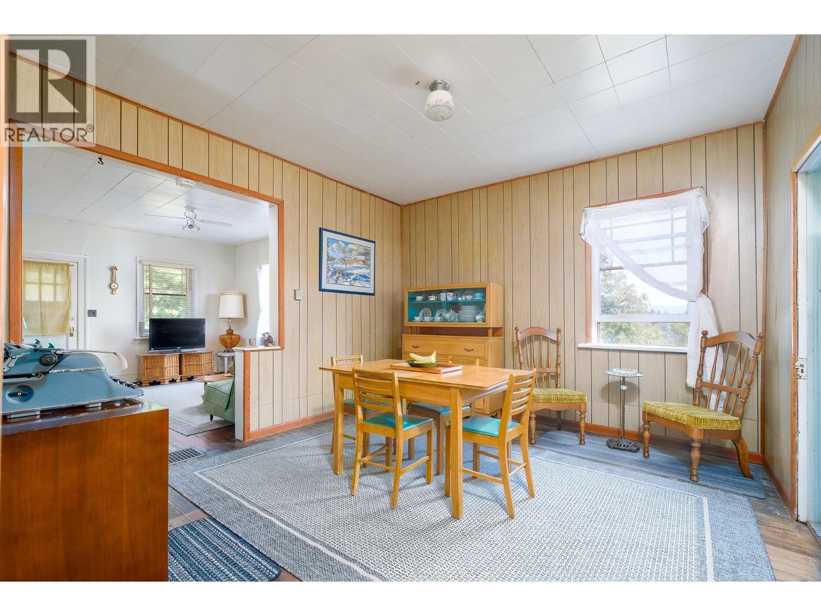 Dining Room suite included.