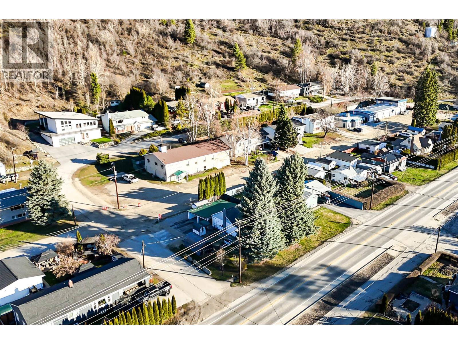 Birdseye view of property