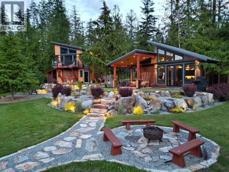 179 Kootenay Lake Road