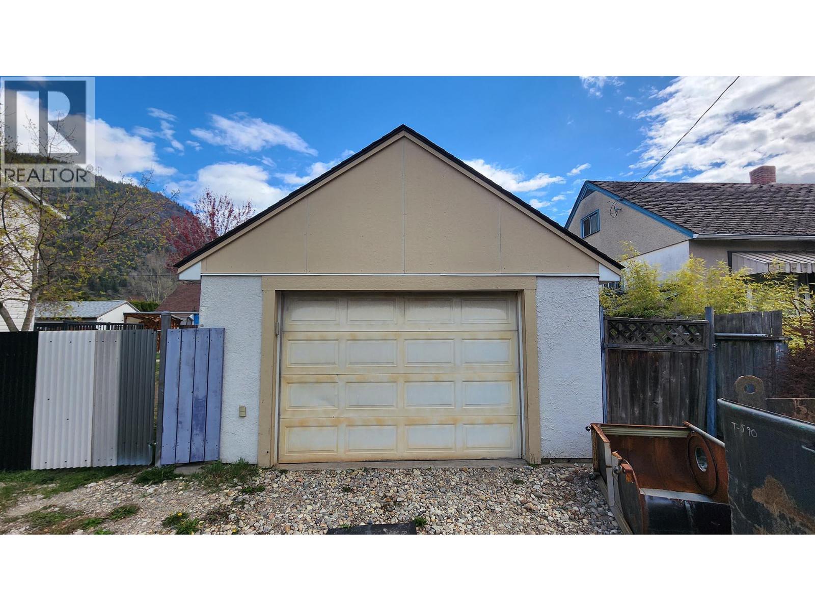 double tandem garage 32' X 16' door is 7'