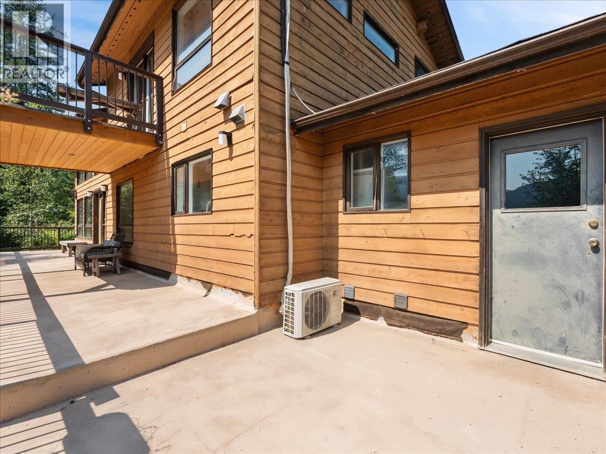 Main Floor Back Deck