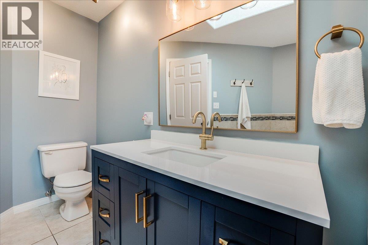 Upstairs 4 piece bathroom