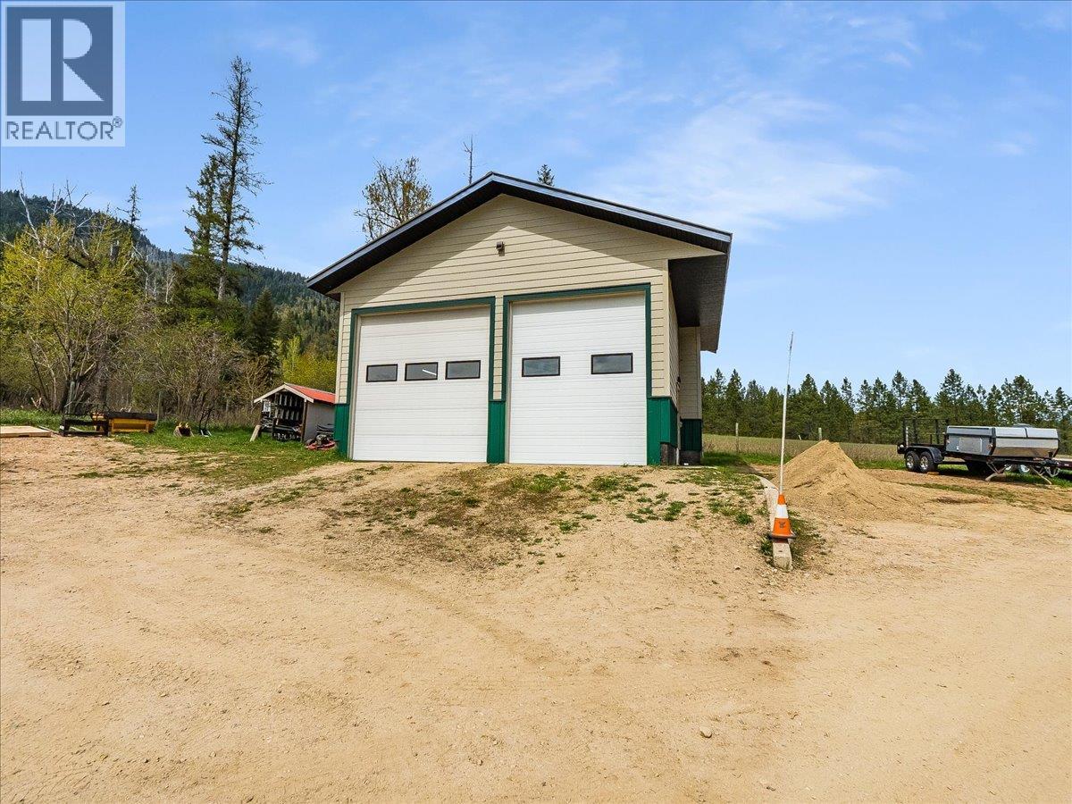28' x 28' shop with 14' ceilings.