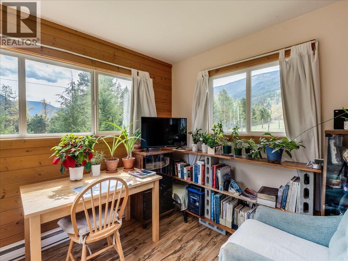 Dining area in mobile home.