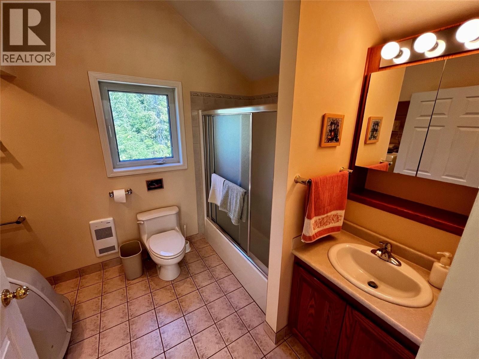 Upper level bathroom